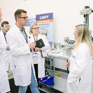 Key factors in engineering a perfect vacuum drying cycle – from agitator stroke to cake height