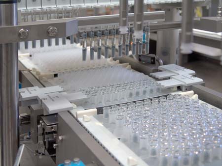 Track and trace: Syringes are nested and then packaged in tubs. Optima Group Pharma can print codes on these plastic boxes (Photo: Optima Group Pharma)