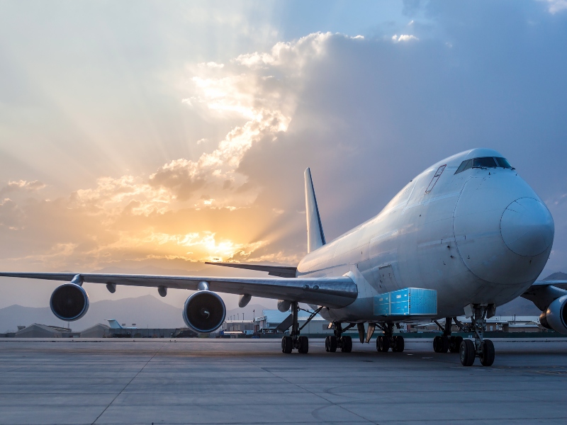 Cathay Cargo and Tower Cold Chain sign rental agreement
