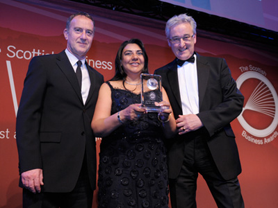 Dr Rabinder Buttar scoops Female Entrepreneur of the Year Award