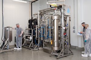 First CO<sub>2</sub> botanical extractor at WeedMed enters operation 
