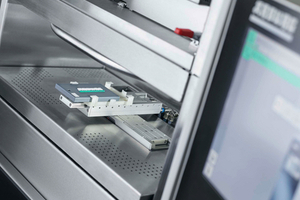 Hannover Messe 2017: Arburg to present the smart luggage tag as an Industry 4.0 example