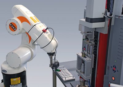 KUKA robot checks insulin pen quality