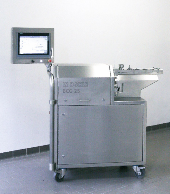 The twin-screw granualtor BCG can be used as a stand-alone system, or it can be fully integrated in Bohle´s continuous manufacturing unit QbCon