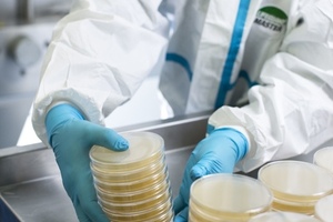 Lab M adds Pinnacle pre-poured plates to prepared media offering