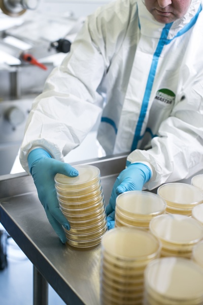 Lab M adds Pinnacle pre-poured plates to prepared media offering