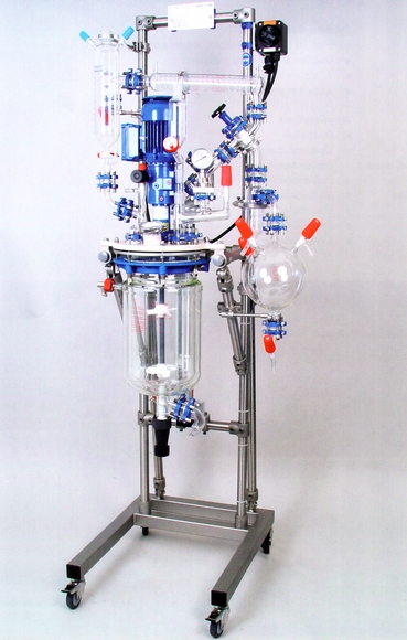 Lab-scale glass reactor meets GMP requirements