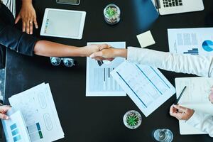Leica Microsystems and MellingMedical sign distribution agreement