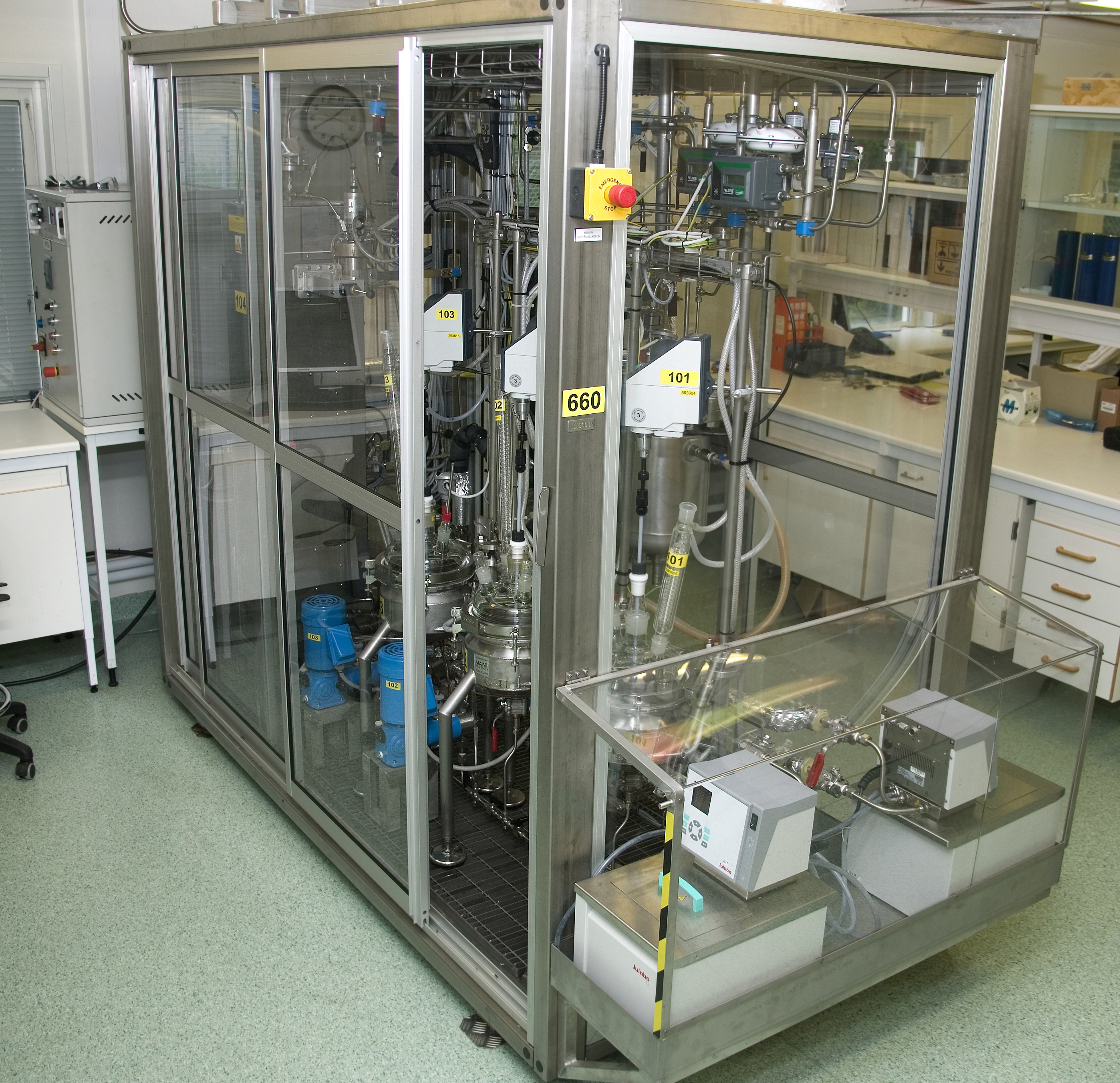 Microwave reactors at production scale