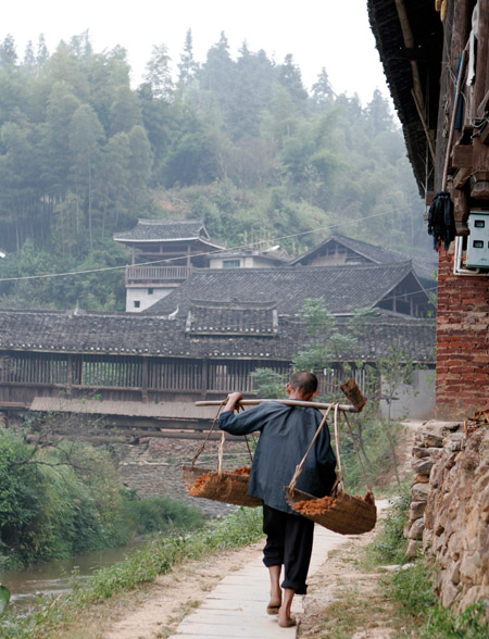 Moves to bring medicines within reach of rural Chinese 