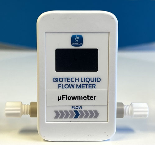 Non-invasive device to monitor ultra-low fluid flows