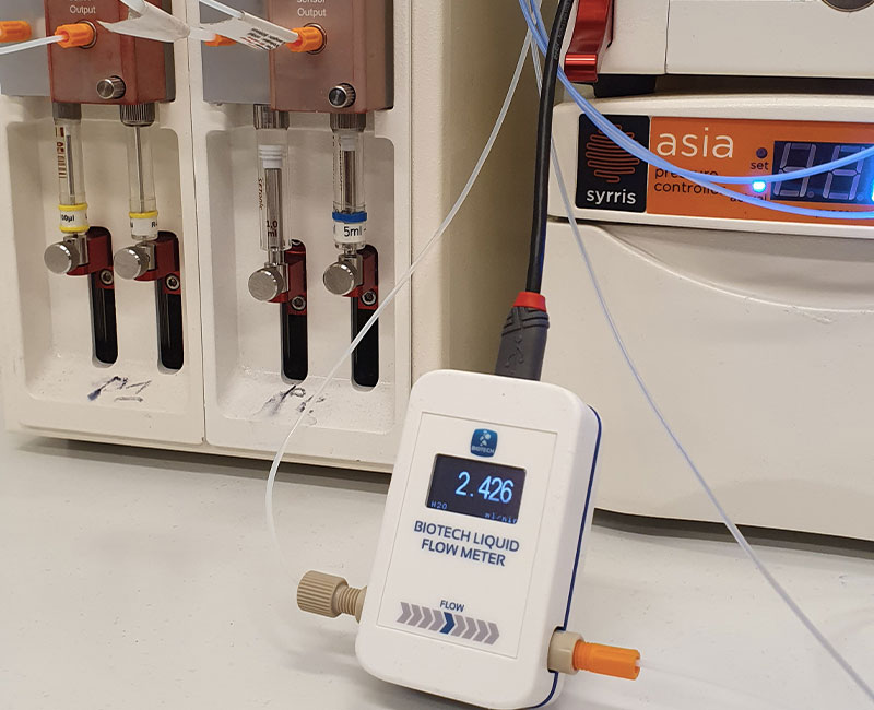 Non-invasive real-time liquid flowmeters