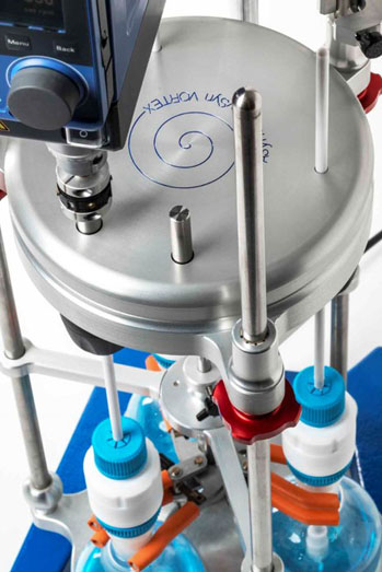 Powerful parallel reaction stirring system

