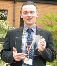 Queen\'s Belfast scientist wins award for microneedle patch