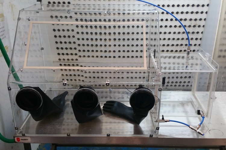 Safely handling air-sensitive products