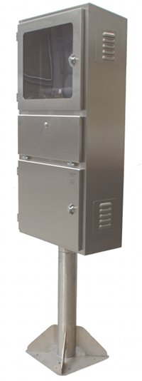 Teknomek computer console meets demands of processing environments