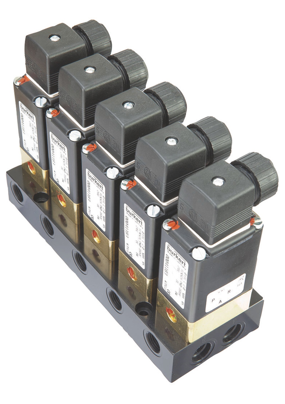 Pivoted armature valves from Bürkert have all three port connections integrated in the body of the valve