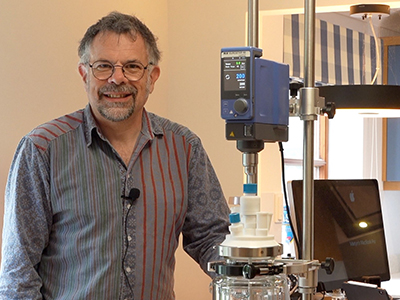User-friendly support system for laboratory scale reactions